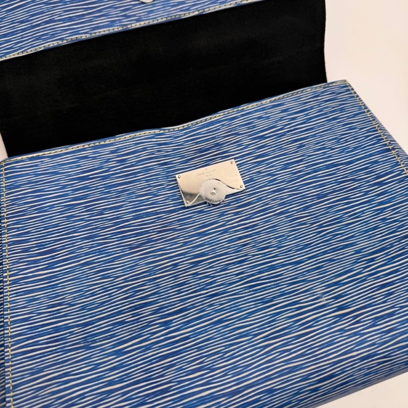 LOUIS VUIITTON Epi Leather Cluny - Picture 8 of 15